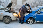 Офицер Росгвардии из Хакасии помог автолюбительнице завести авто