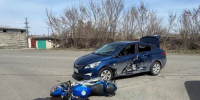 Саяногорский байкер влетел в Hyundai Solaris - ИА Хакасия