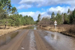 Вышедшая из берегов река подтопила дорогу в Таштыпском районе Хакасии