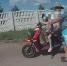 В Жемчужном дедушка, забыв о правилах, катал внучку на мопеде - Республиканская телевизионная сеть