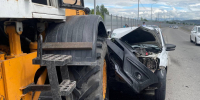 "Лада" против грузовика: авария произошла на трассе в Абакане - Газета Хакасия