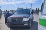У должника прямо на дороге арестовали колеса и литье от Land Cruiser