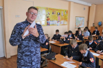 В День солидарности в борьбе с терроризмом в Абакане росгвардейцы провели памятную акцию