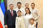 Глава Хакасии встретился с семьей Арчимаевых
