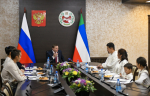 Валентин Коновалов встретился с семьей Арчимаевых