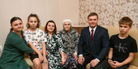Валентин Коновалов вручил государственные награды семье партизана Отечественной войны - Правительство Республики Хакасия