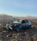 Вылетел с дороги и опрокинулся: бесправник погиб в аварии в Хакасии